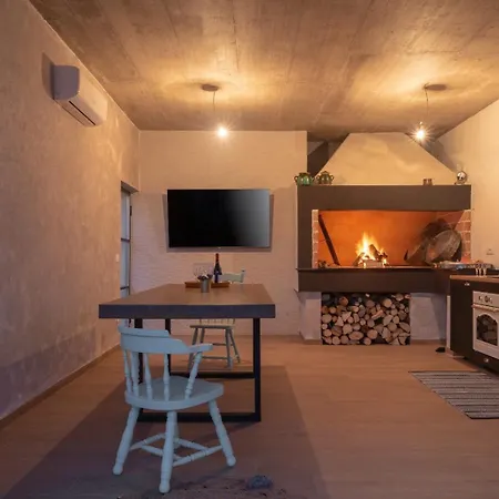 Beautiful Aria Vila *