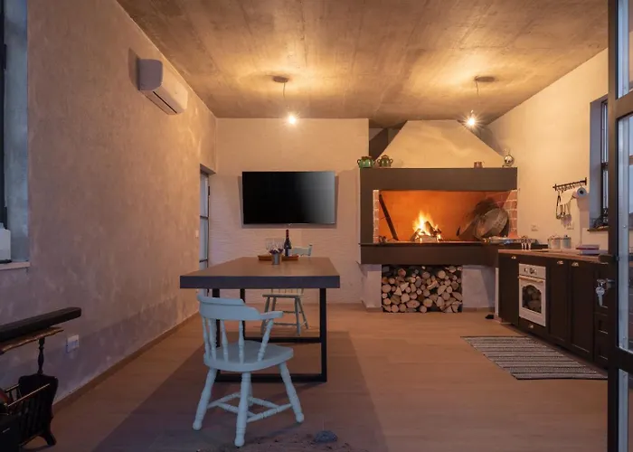 Beautiful Aria Vila *