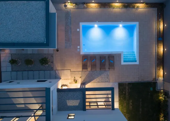 Beautiful Aria Vila Crno