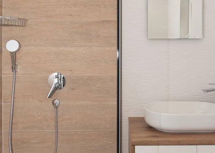 Beautiful Aria Vila Crno